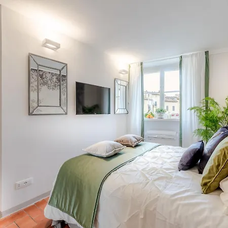 Apartment With Lucca Square Views * Lucca