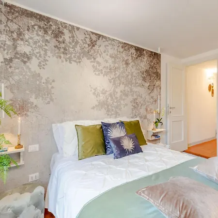 Apartment With Lucca Square Views *